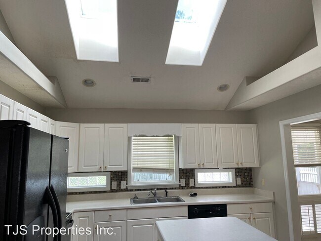 Building Photo - 3 br, 3 bath House - 327 Neuchatel Road