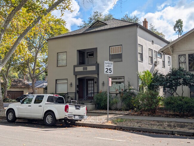 Foto del edificio - 2630 E St