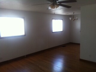 Building Photo - 904 N Lilac Ln