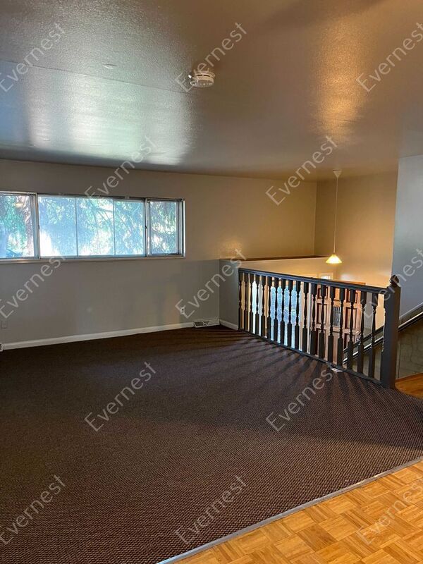 Building Photo - 1413 S Bryan Ave