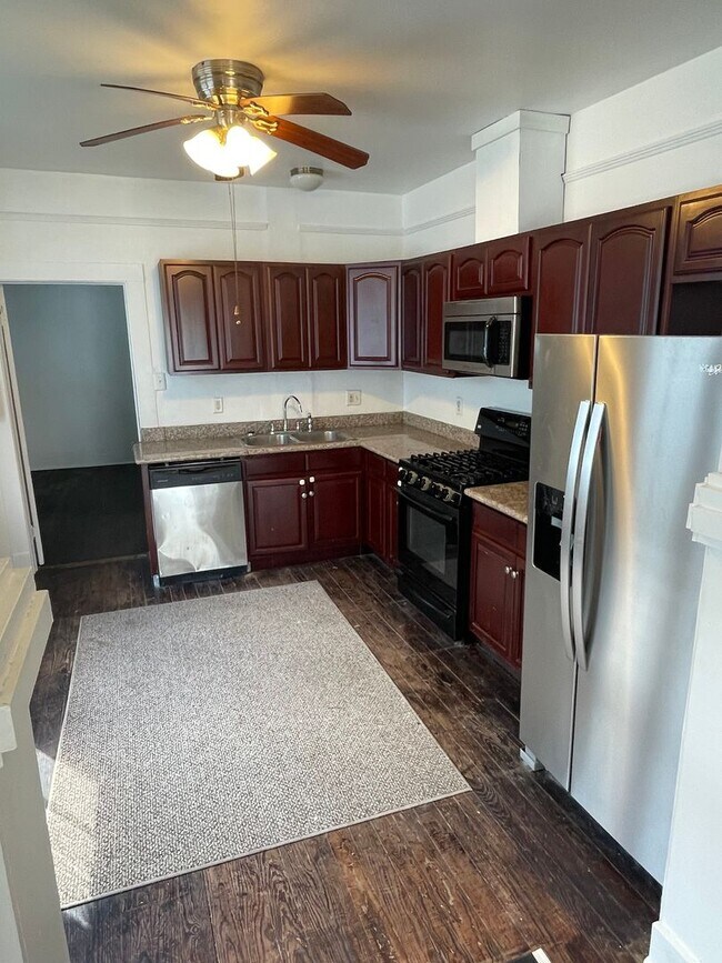 Foto del edificio - 2BD/1BA Shotgun w/ Huge Sunroom and Backyard