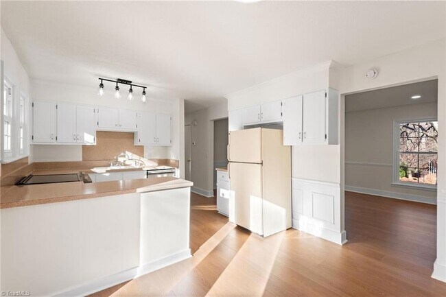 Foto del edificio - 1705 Three Meadows Rd