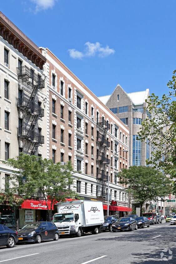 Building Photo - 3941 Broadway