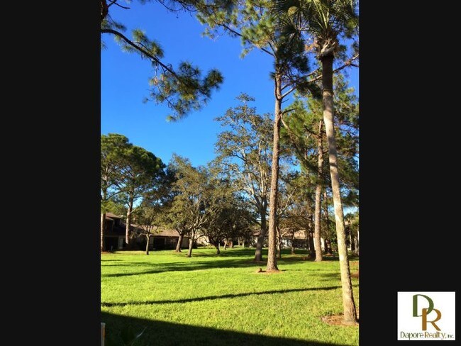 Foto del edificio - 642 Woodridge Dr