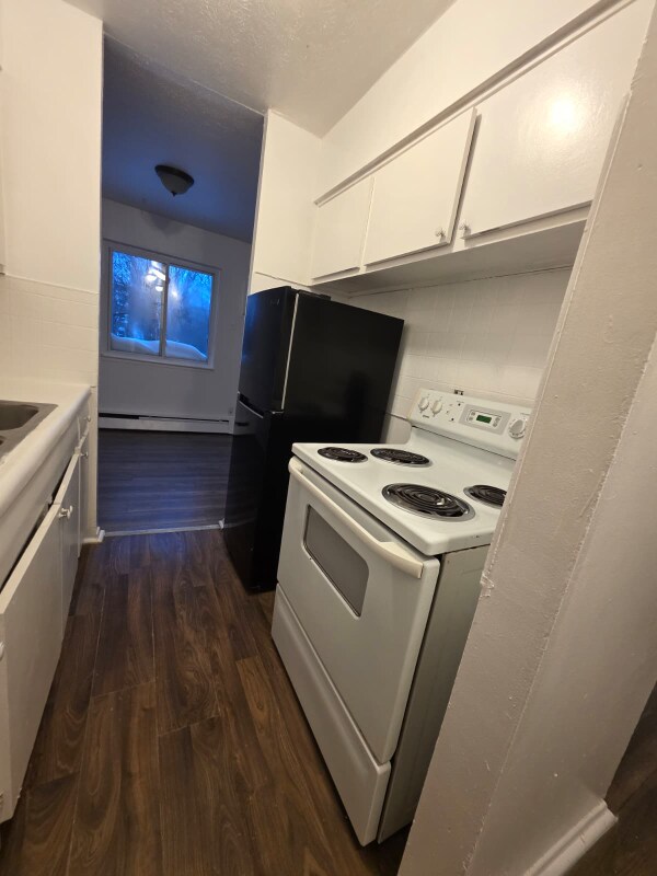 Building Photo - 3265 E 143rd St