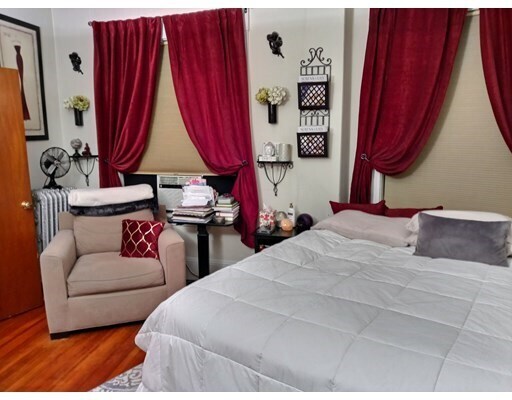 Building Photo - 1391 Beacon St