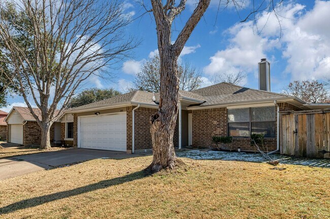 Foto del edificio - AVAILABLE NOW! NICE 3 BEDROOM HOME LOCATED IN ARLINGTON, TEXAS!