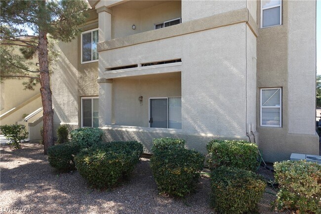 Building Photo - 6156 Pine Villa Ave