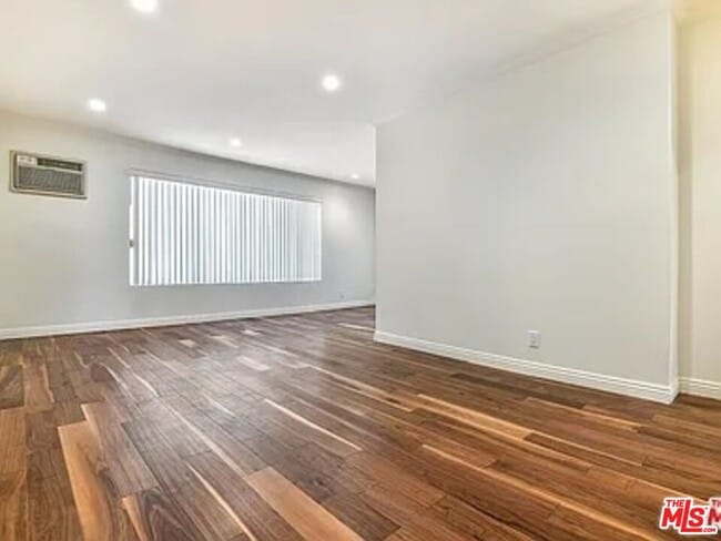 Building Photo - 1112 N Olive Dr