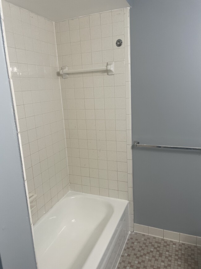 Building Photo - 25 E Elmwood Ave