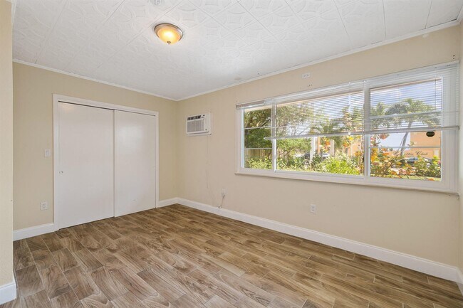 Building Photo - 5409 N Flagler Dr