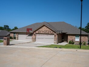 Building Photo - 6311 Villa Rosa Way