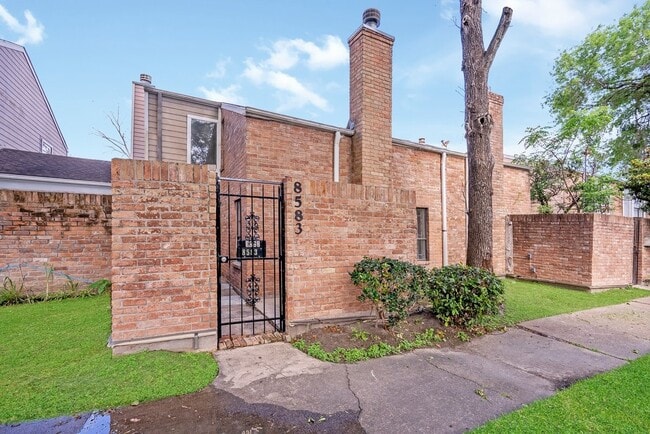 Building Photo - 8583 Wilcrest Dr