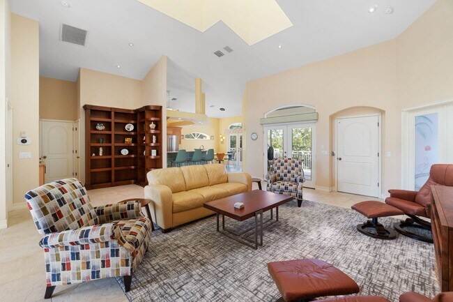 Building Photo - ** BOATER'S DREAM SINGLE FAMILY HOME FOR A VACATION GET-A-WAY OR FOR SEASON ** 3 BED-2BATH PRIVAT...