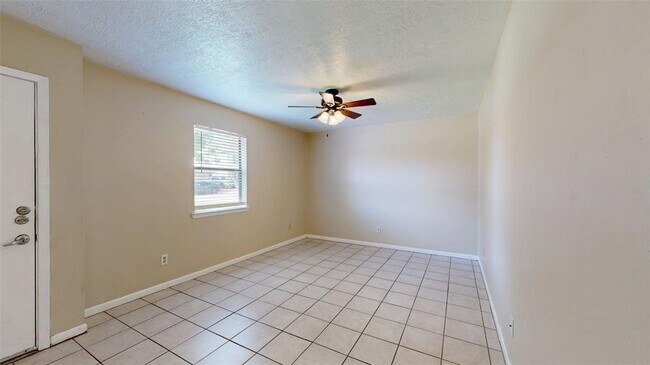 Foto del edificio - 1002 Hardwood Ln