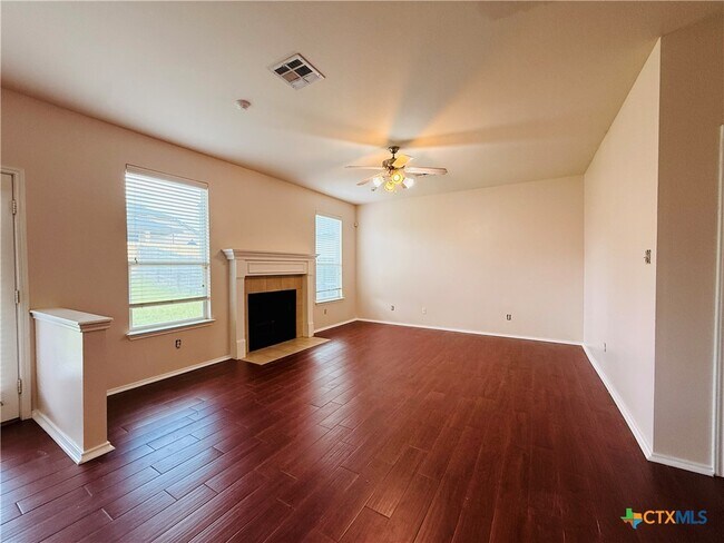 Foto del edificio - 5204 Lions Gate Ln