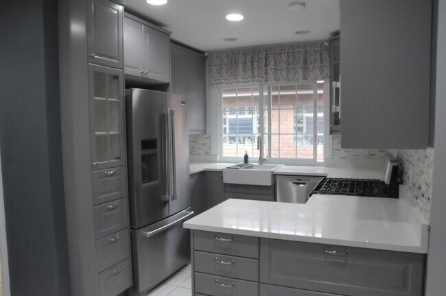 Building Photo - 4127 N Ottawa Ave