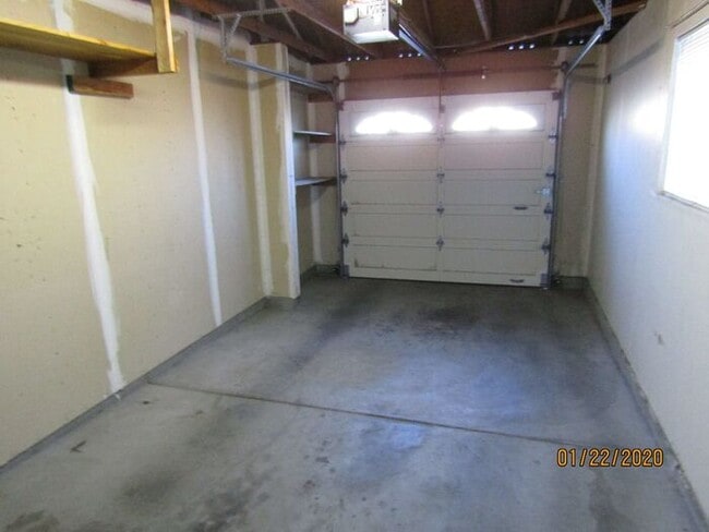Building Photo - Spacious 2 Bedroom Condo with Garage — Min...