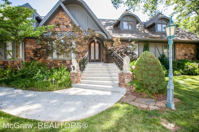 Building Photo - 6 br, 4 bath House - 3215 E. 73rd Place