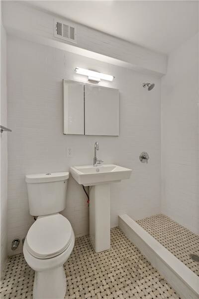 Building Photo - 655 2nd Ave