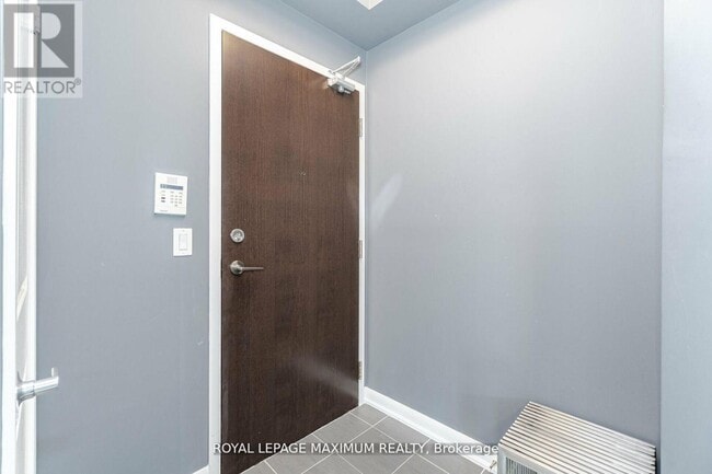 Photo du bâtiment - 215-2215 Sherway Gardens Rd