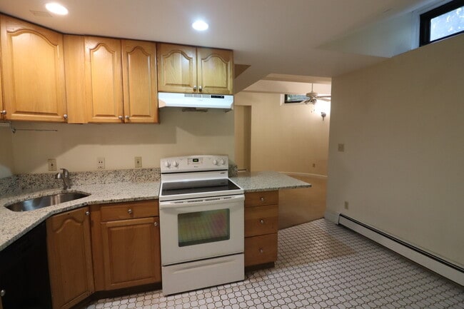 Building Photo - 1100 Beacon St