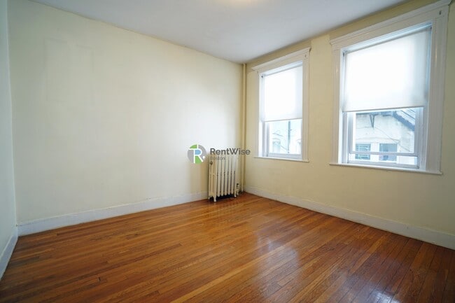 Photo - 159 Kelton St Apartment