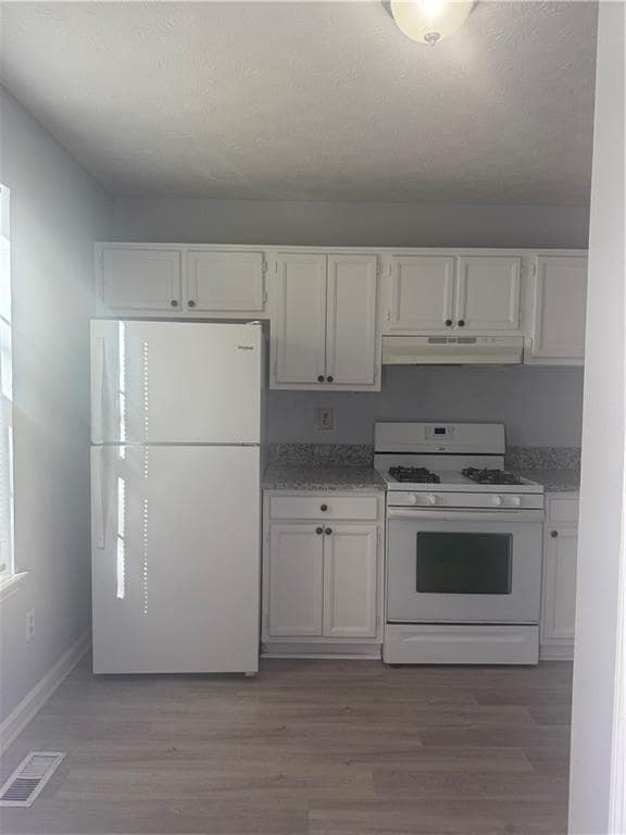 Foto del edificio - 3512 Kennesaw Station Dr