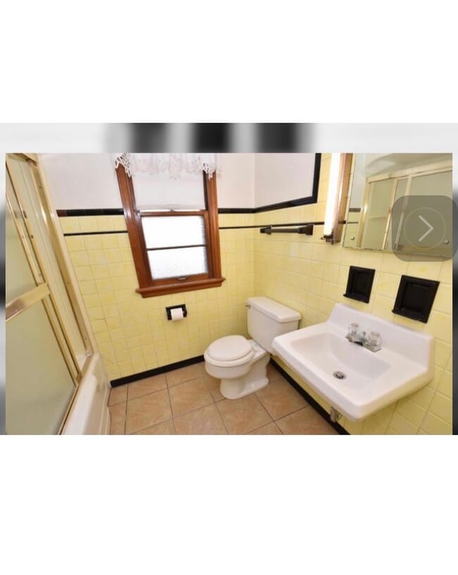 Building Photo - 220 E Wilbur Ave