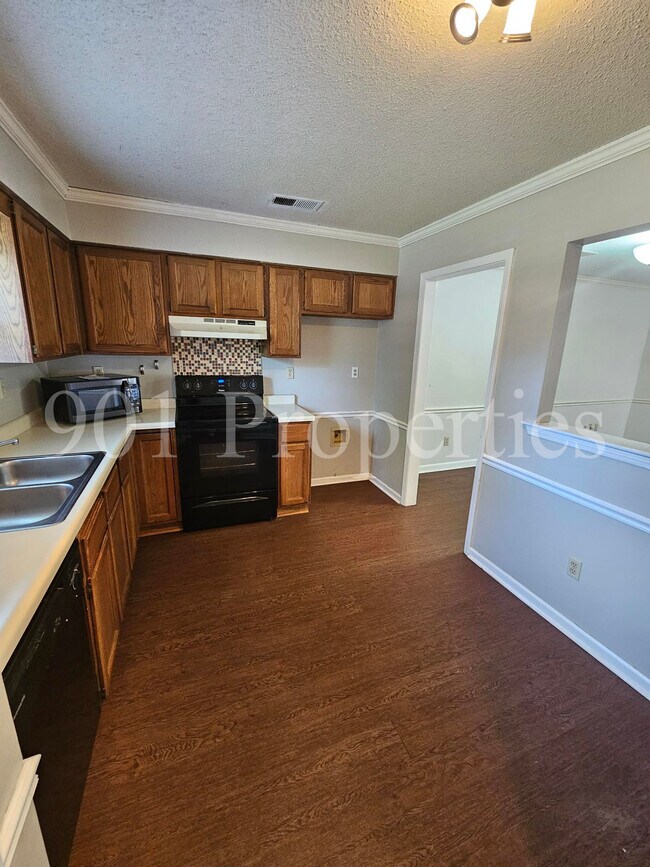 Building Photo - 383 Harts Way Dr