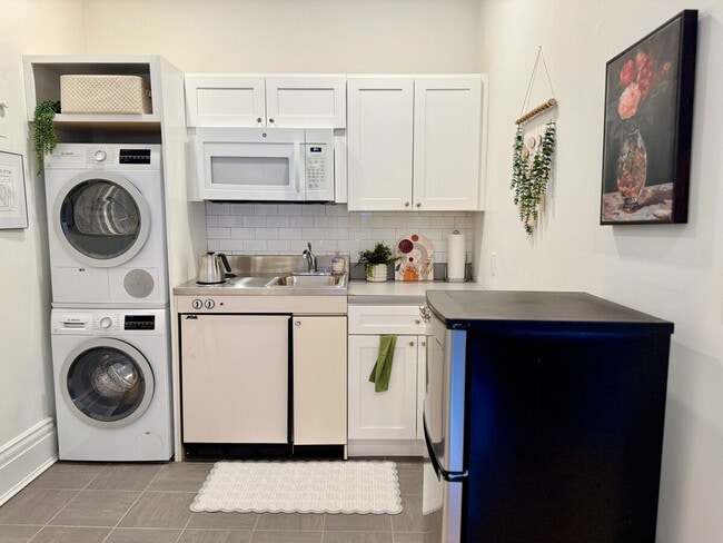 Building Photo - 182 Commonwealth Ave