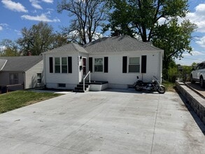 Building Photo - 5115 Pierce St