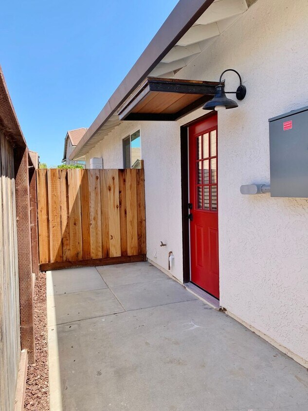 Foto principal - 900 Apricot Ln