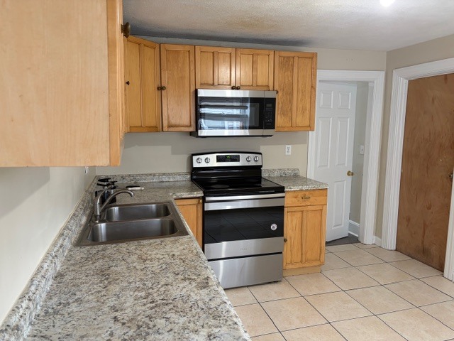 Building Photo - 84 Vernal St