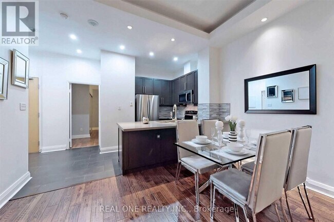 Photo du bâtiment - 8 Wellesley St E