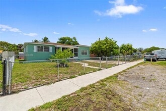 Building Photo - 2502 Funston St