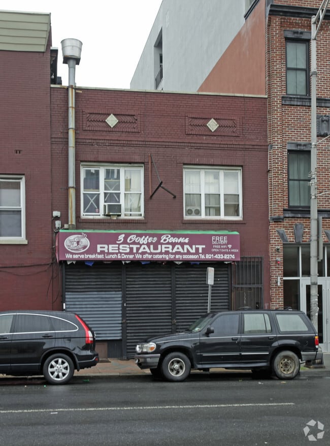 Primary Photo - 256 Summit Ave