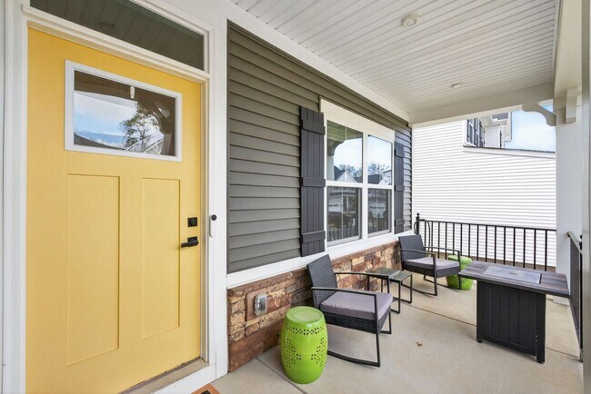 Building Photo - 9733 Goldenrod Ct