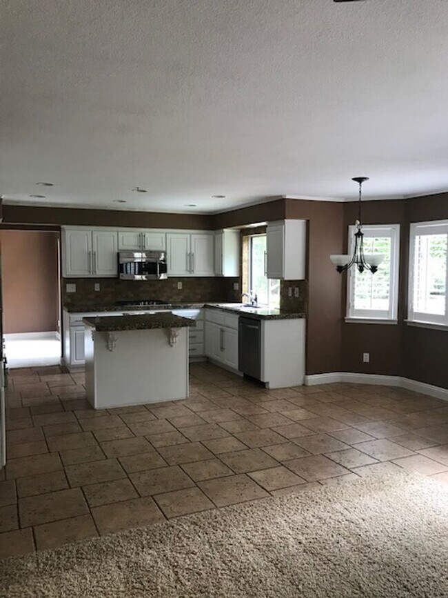 Foto del edificio - Lovely 4 bed 3+ bath