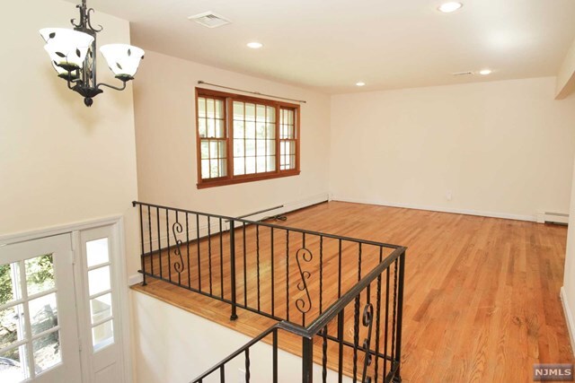 Foto del edificio - 332 Jefferson St