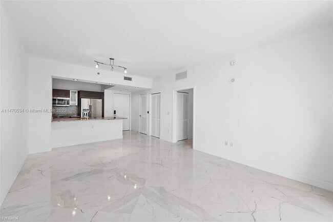 Foto del edificio - 1 br, 1 bath Condo - 950 Brickell Bay Dr A...