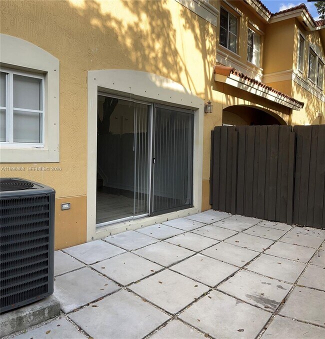 Foto del edificio - 8432 NW 107 Ct