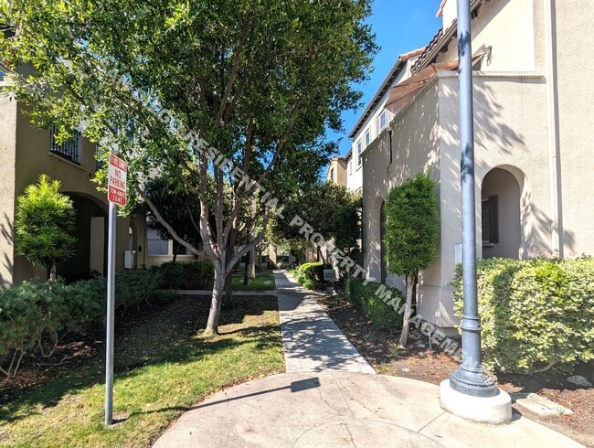 Building Photo - 10521 Zenor Ln