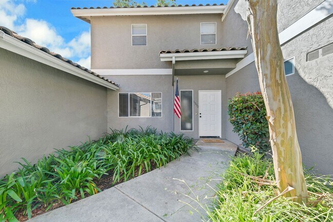 Foto del edificio - Large 3/2 Townhome with Enclosed Backyard