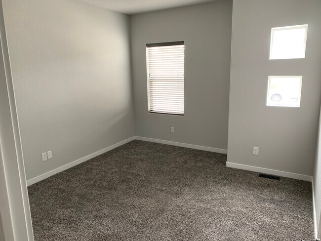 Building Photo - 6461 Vistancia Ave