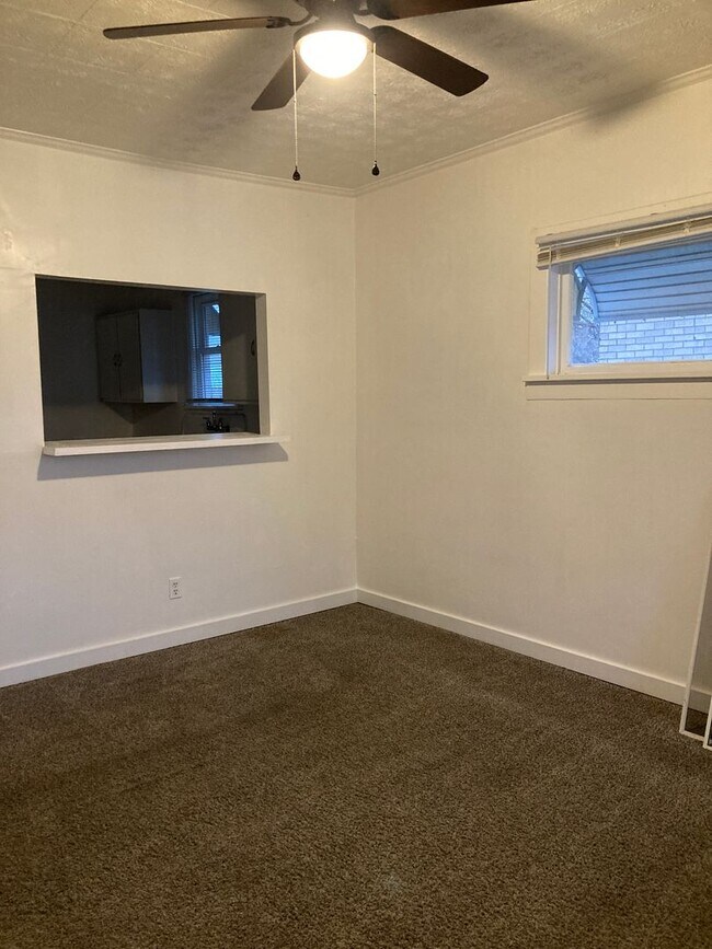 Building Photo - 2 bed / 1 bath house