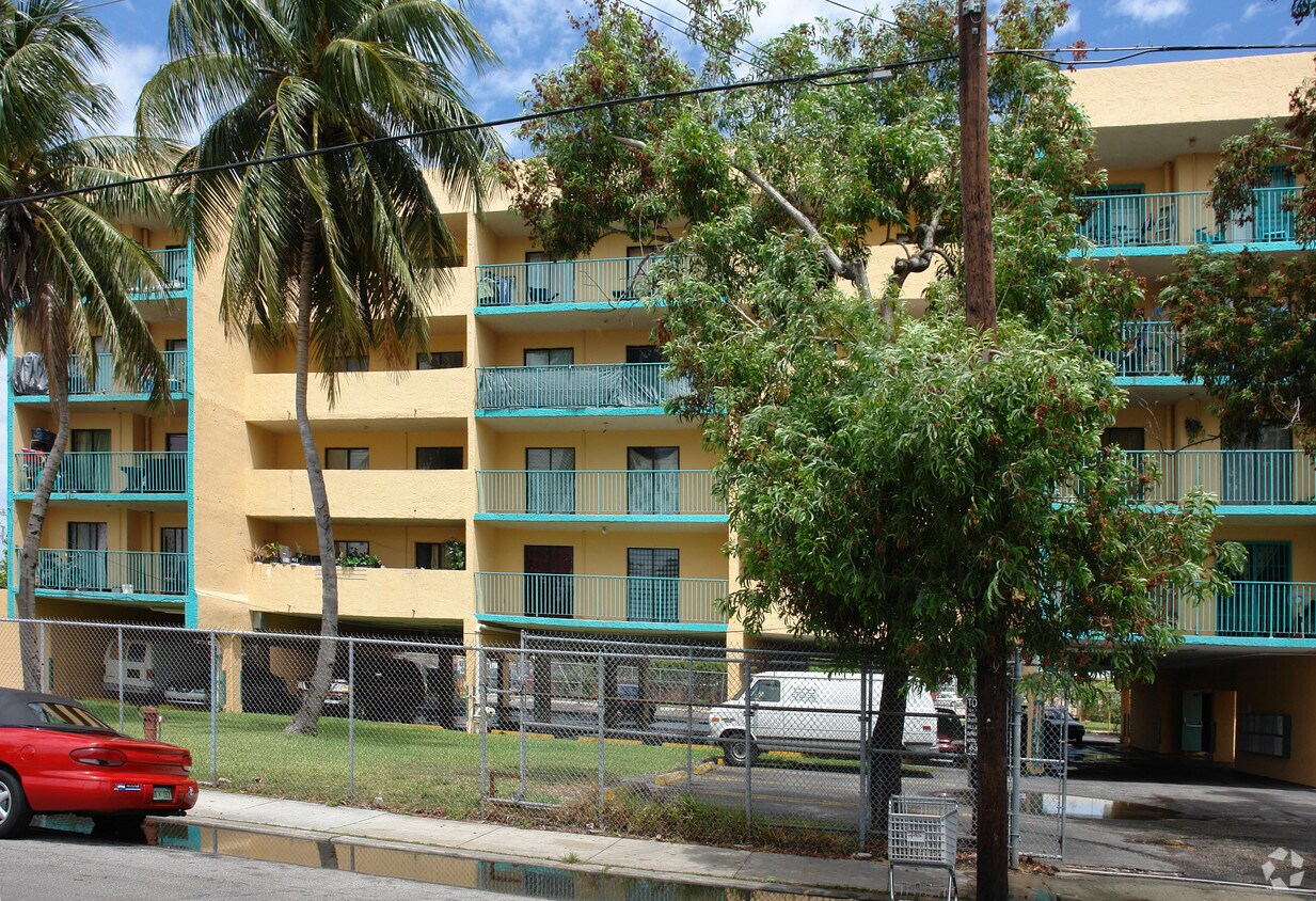 Foto principal - 1575 NW 19th Ter