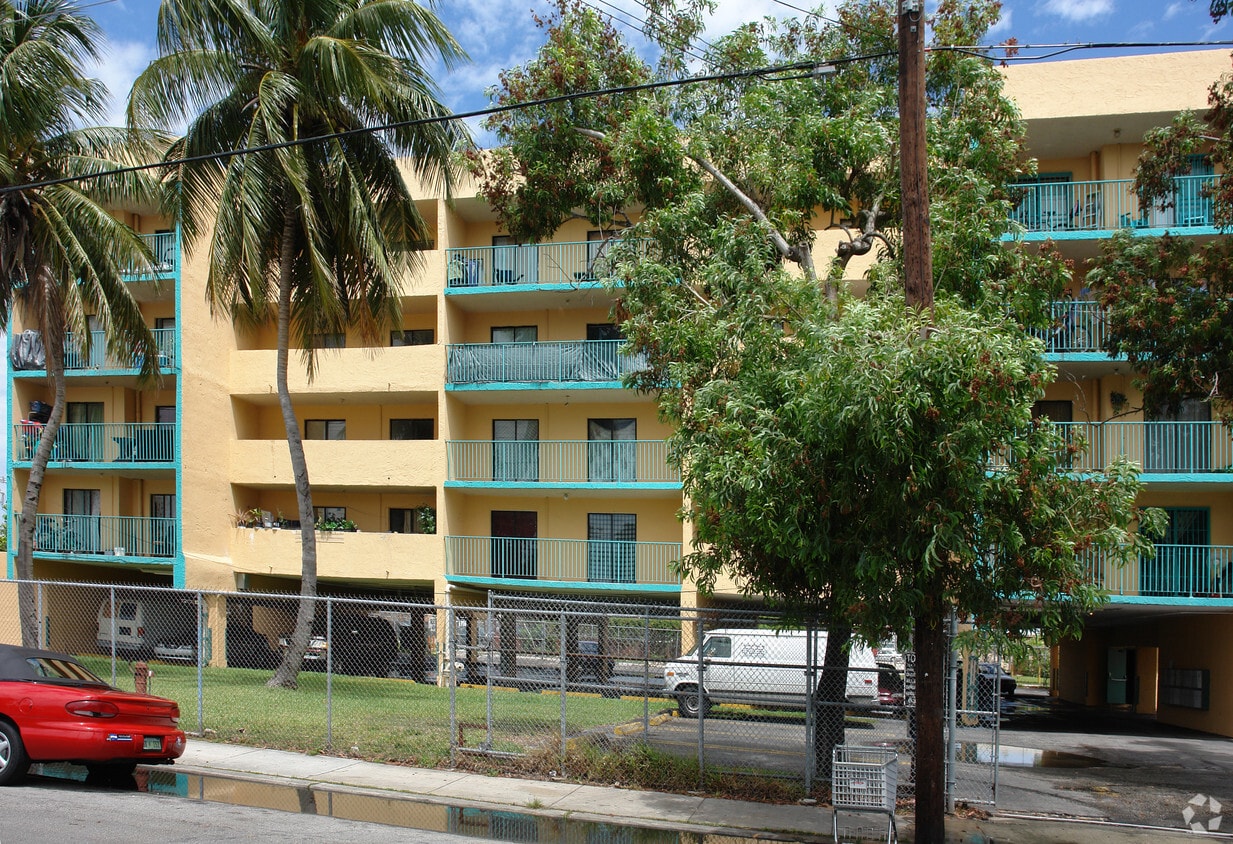 Primary Photo - 1575 NW 19th Ter
