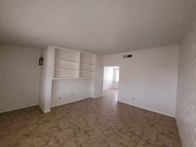 Building Photo - 5225 Carousel Dr