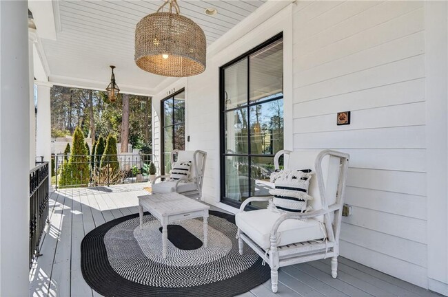 Building Photo - 1812 Wellbourne Dr NE